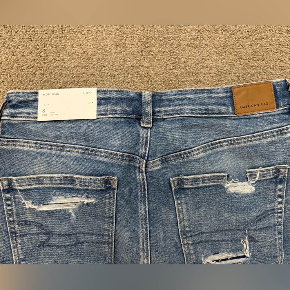 American Eagle Distressed Light Acid Washed Mom Jean -8 short - Picture 8 of 12